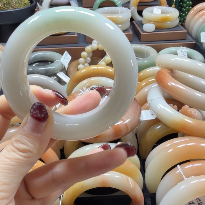 石英质玉未镶嵌手镯