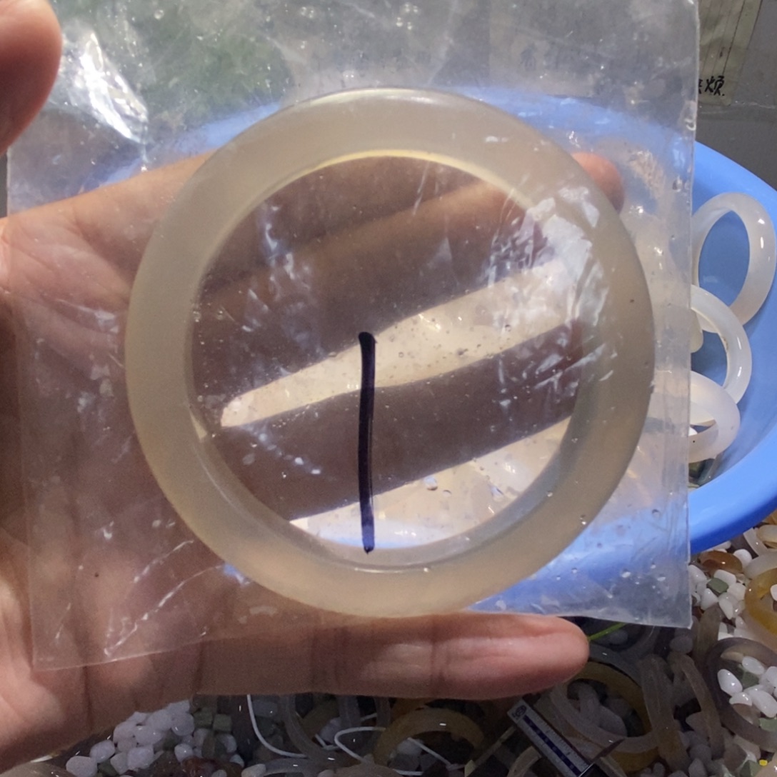 苏***吖玛瑙/玉髓未镶嵌手镯1号