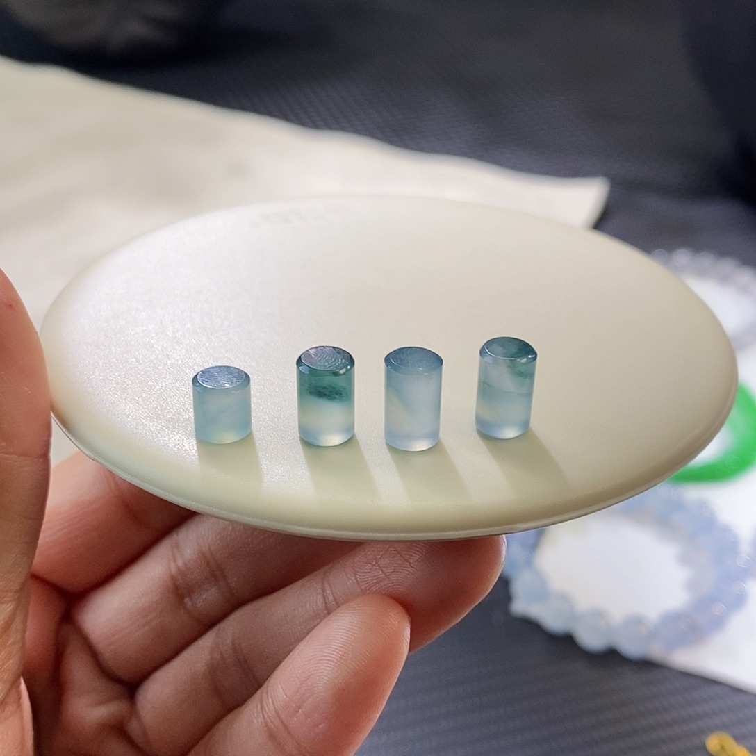 翡翠挂件未镶嵌一手桶珠