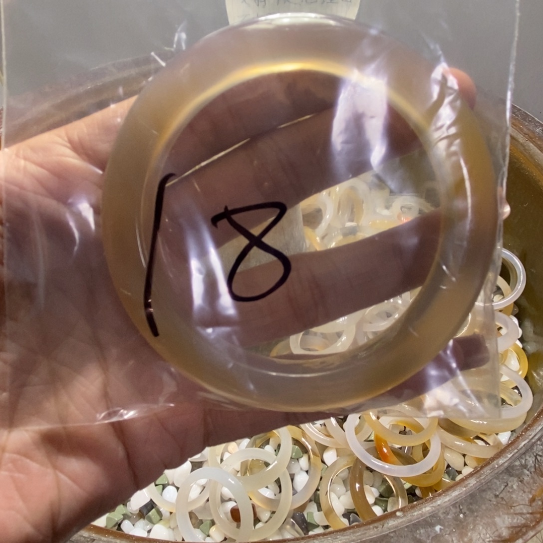 轶***轶玛瑙/玉髓未镶嵌手镯18号