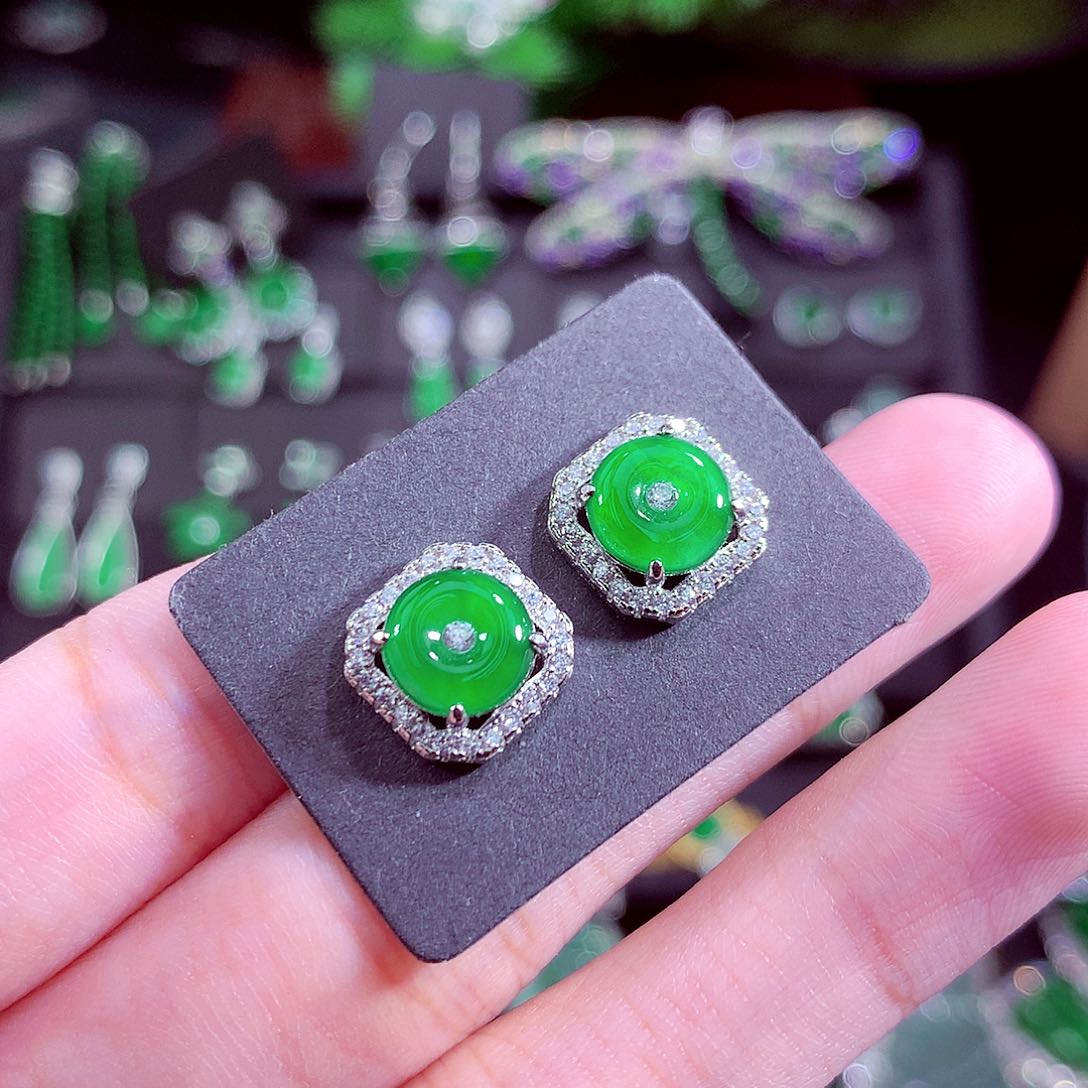 颈饰未镶嵌翡翠天然