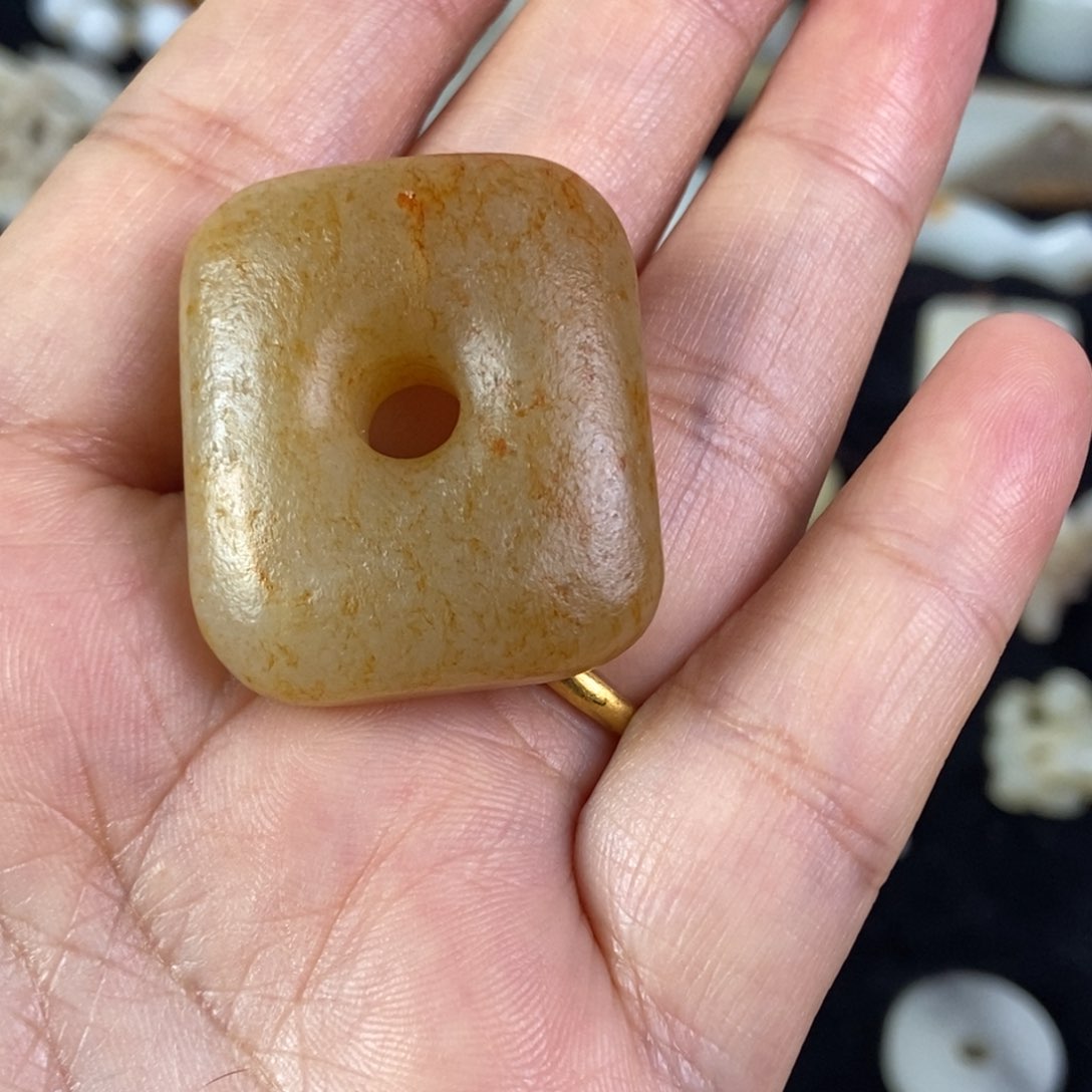 唐***世和田玉（糖玉）未镶嵌挂件