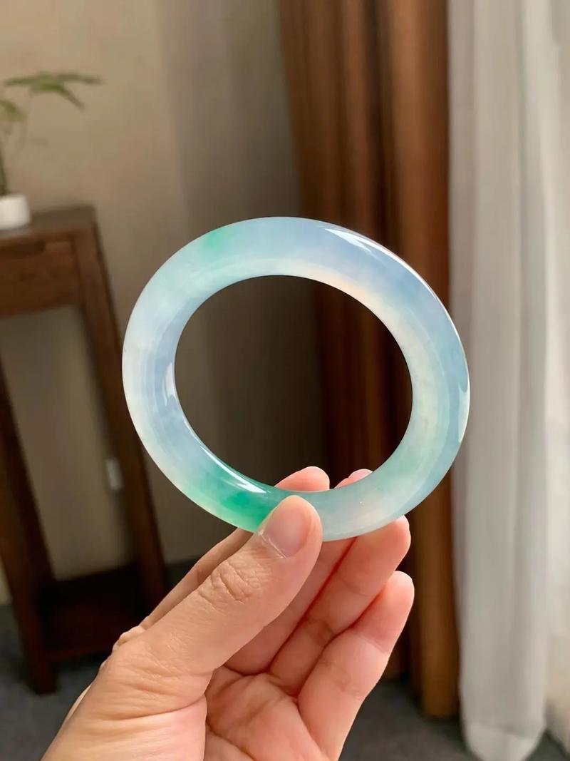 时尚冰透美人手镯