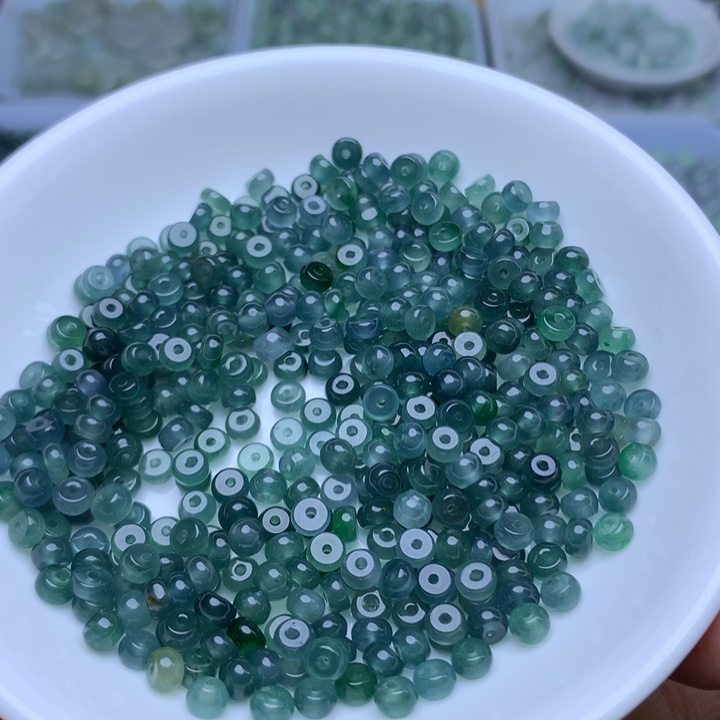 散珠翡翠卡2.8乘4.5冰蓝水算盘100个