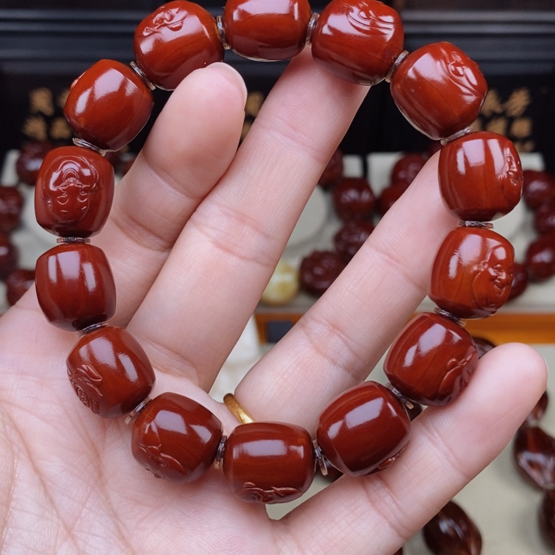 春***禾吊坠橄榄核老型弥勒