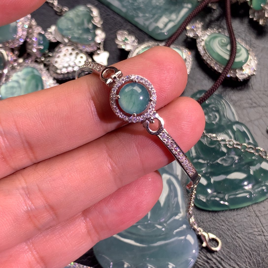 翡翠颈饰未镶嵌手链