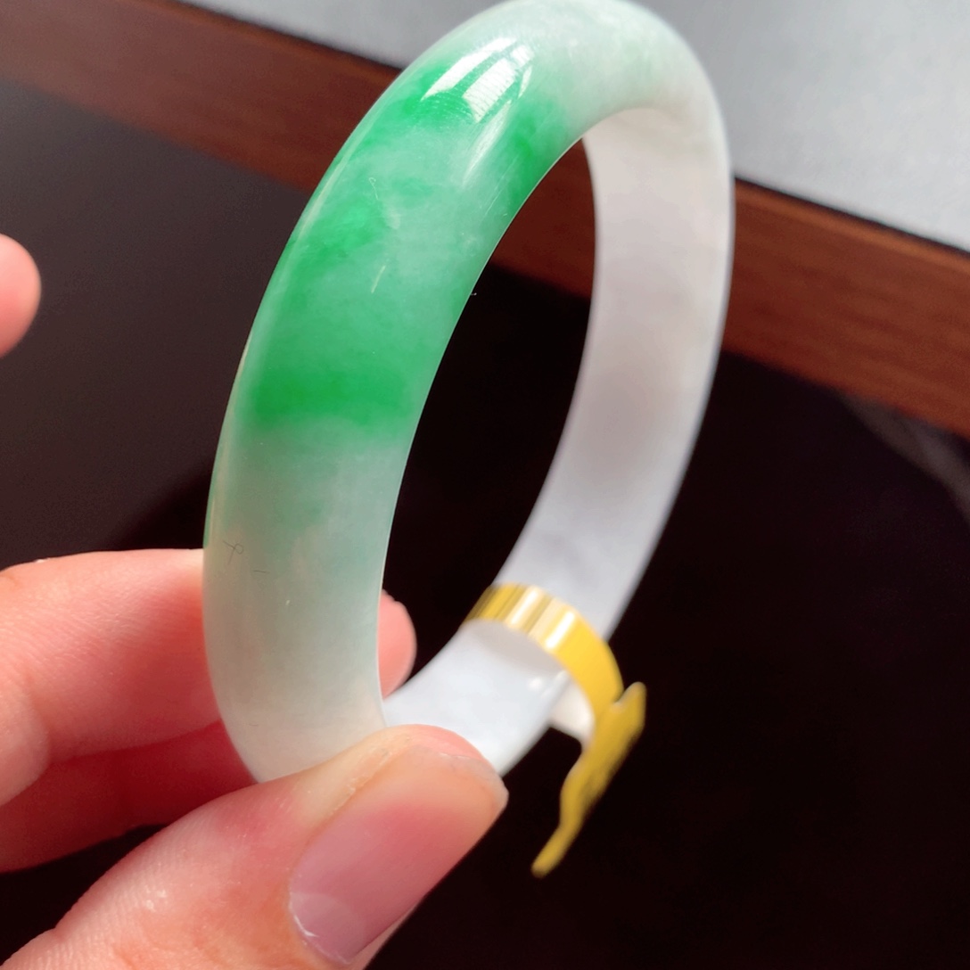 翡翠手镯未镶嵌缅甸翡翠