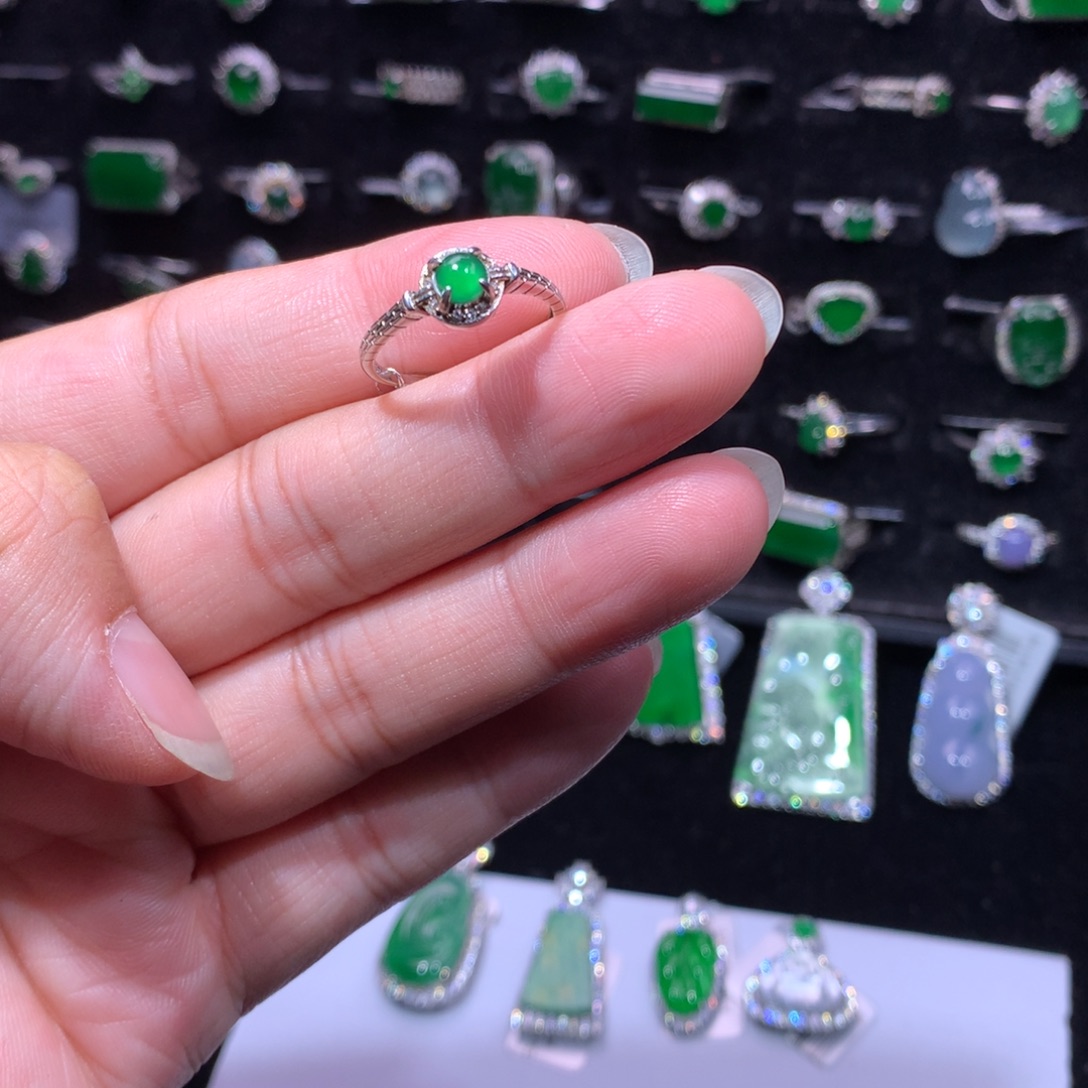 翡翠银S925镶嵌颈饰翡翠