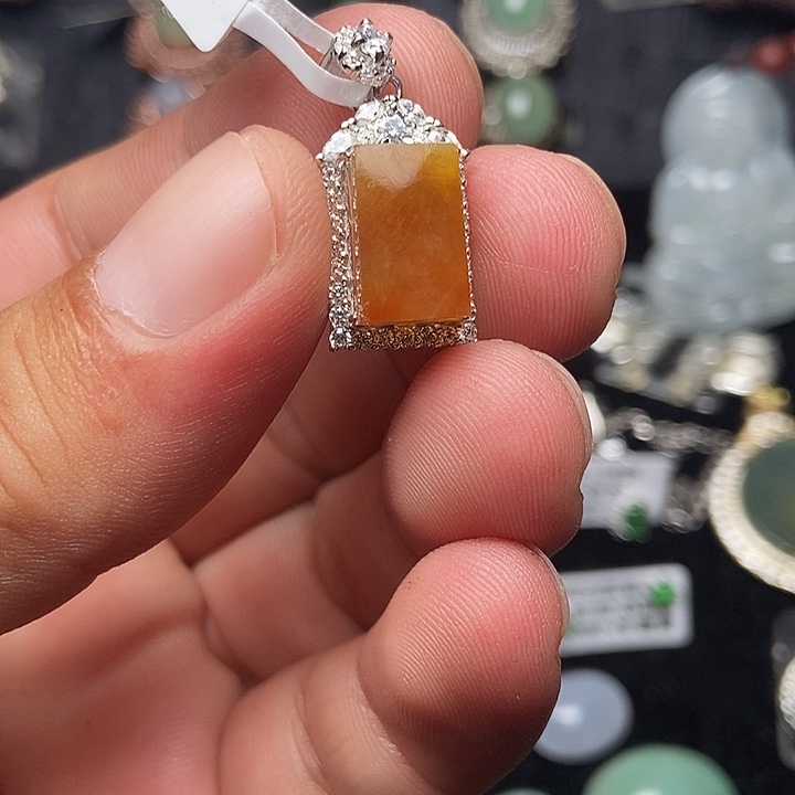 颈饰未镶嵌翡翠吊坠