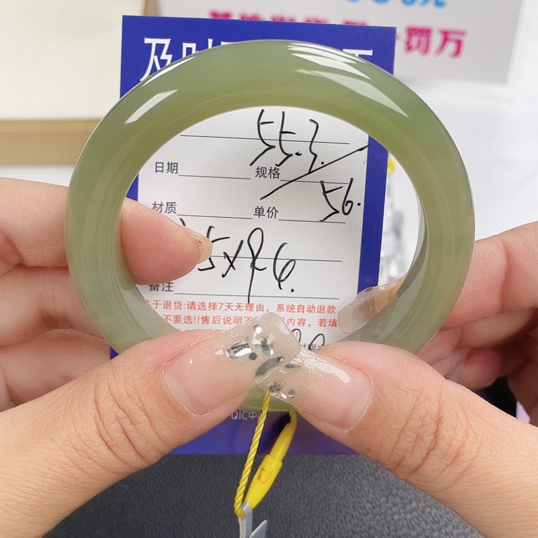 和田玉未镶嵌手镯