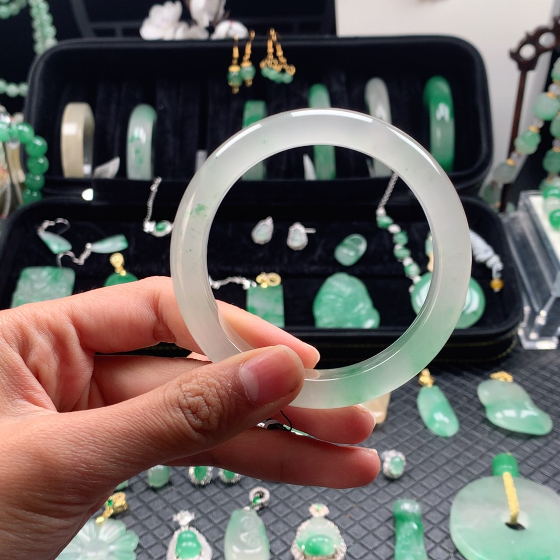 石英质玉手镯未镶嵌