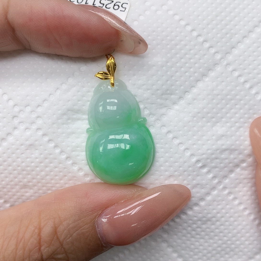 颈饰18K金镶嵌翡翠