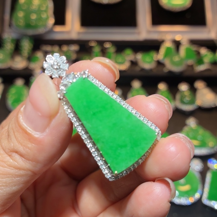 翡翠18K金镶嵌吊坠(不含链)翡翠