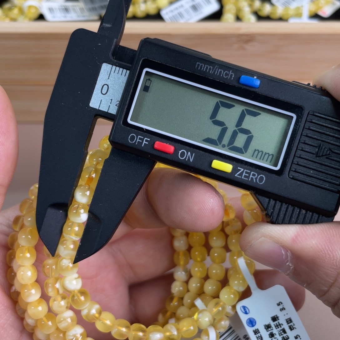 蜜蜡裸石未镶嵌111多样性发其一