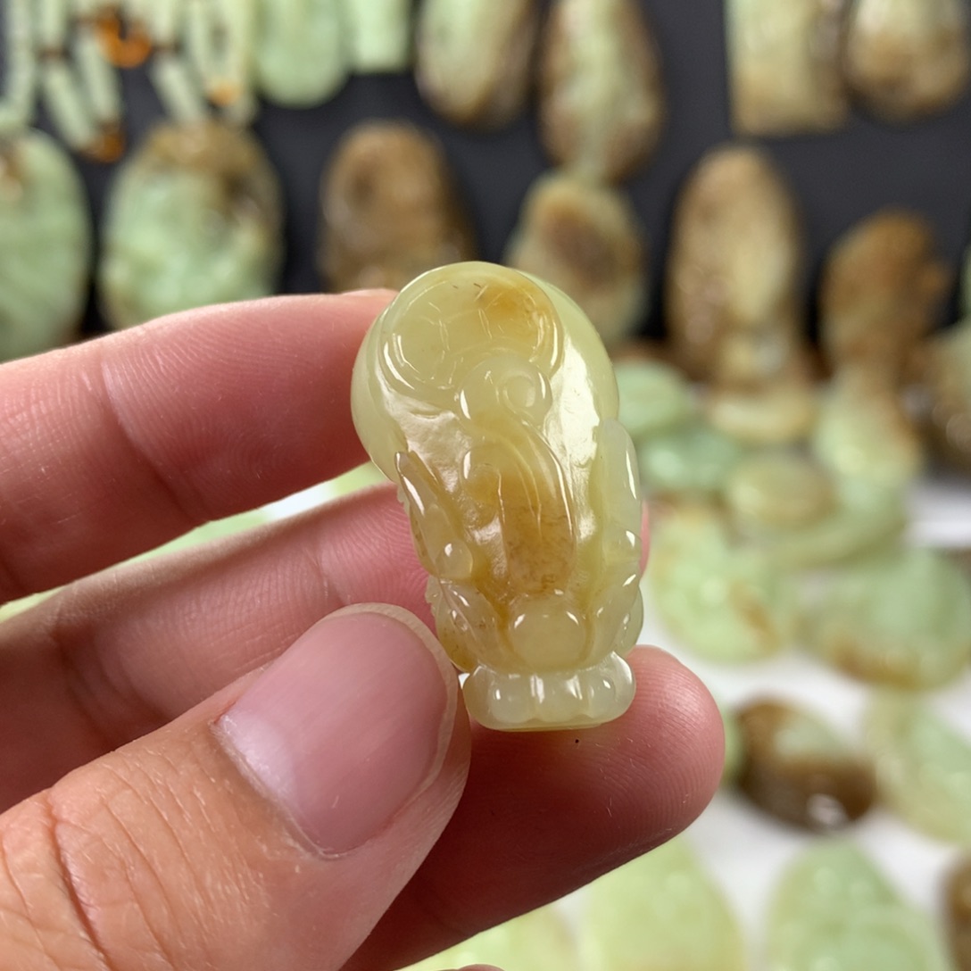 和田玉颈饰未镶嵌蓬****司