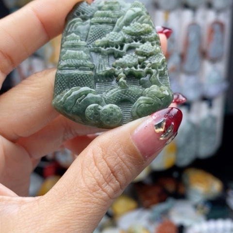 翡翠颈饰未镶嵌翡翠
