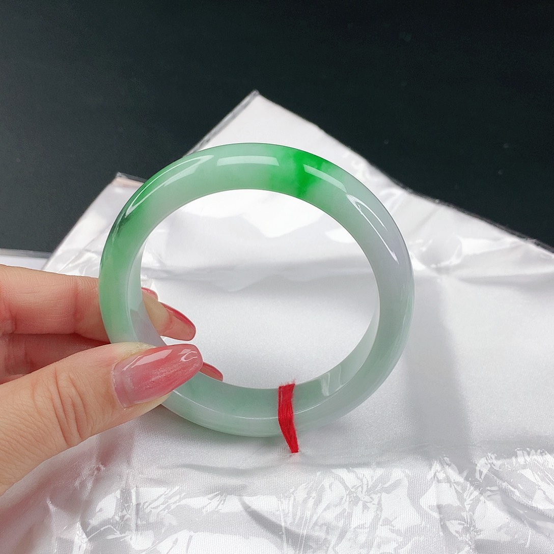 翡翠手镯未镶嵌翡翠319