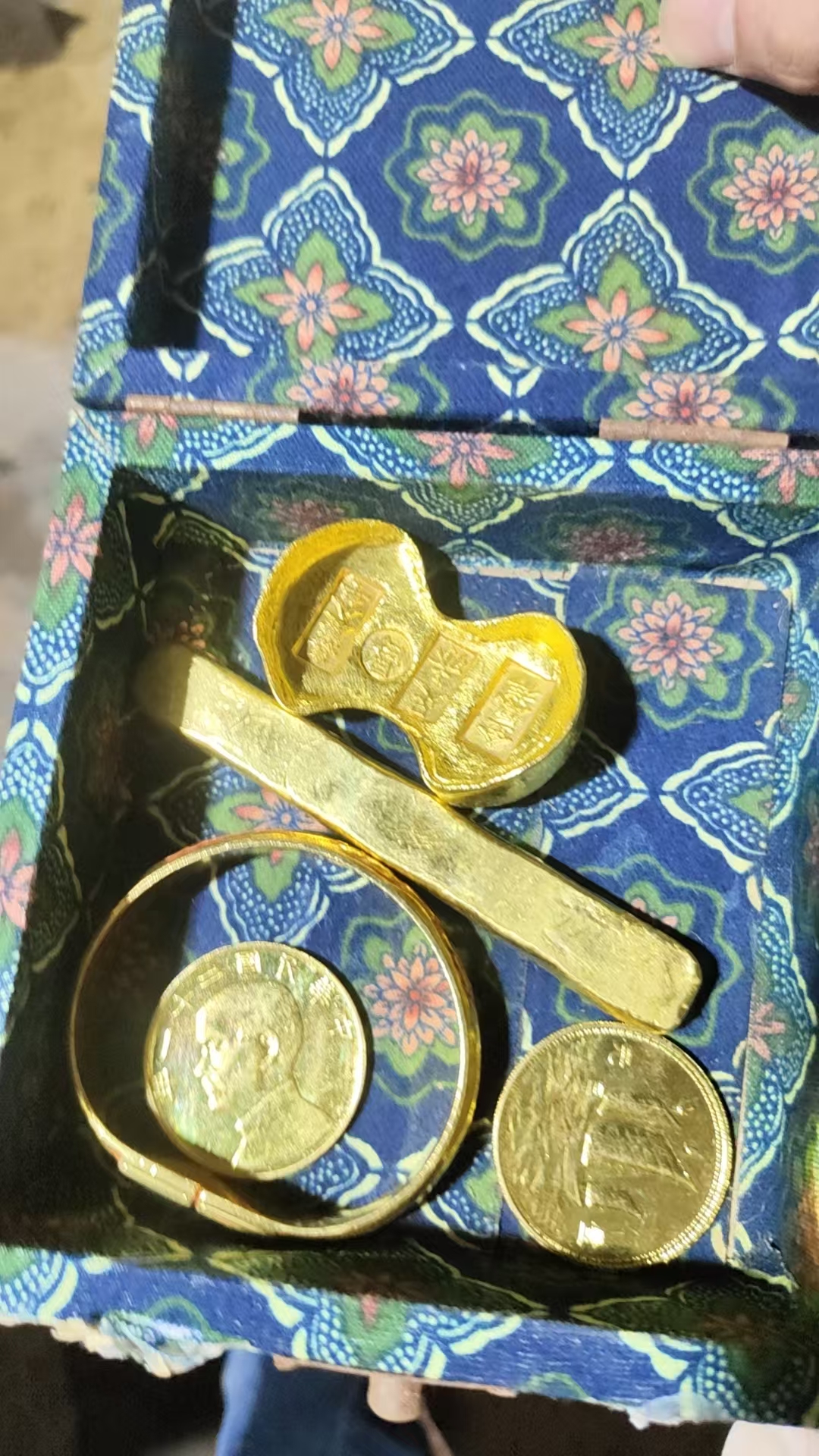 1个开封大型蓝色盒子件链接2号