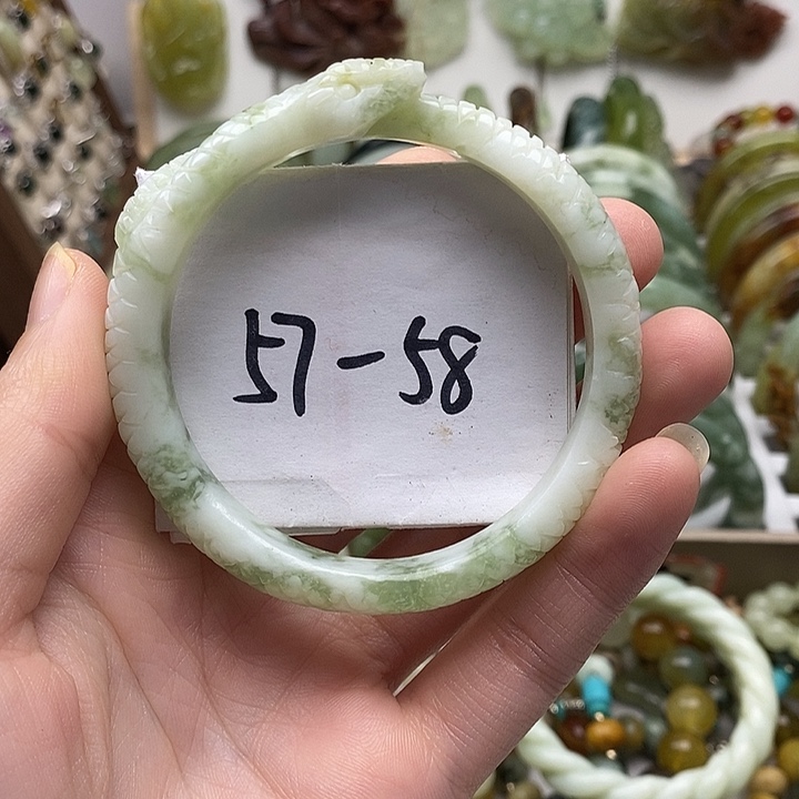 蛇纹石玉手镯未镶嵌
