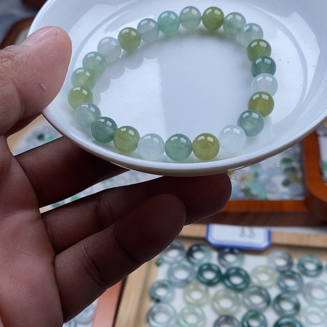 翡翠颈饰未镶嵌冰多宝手串