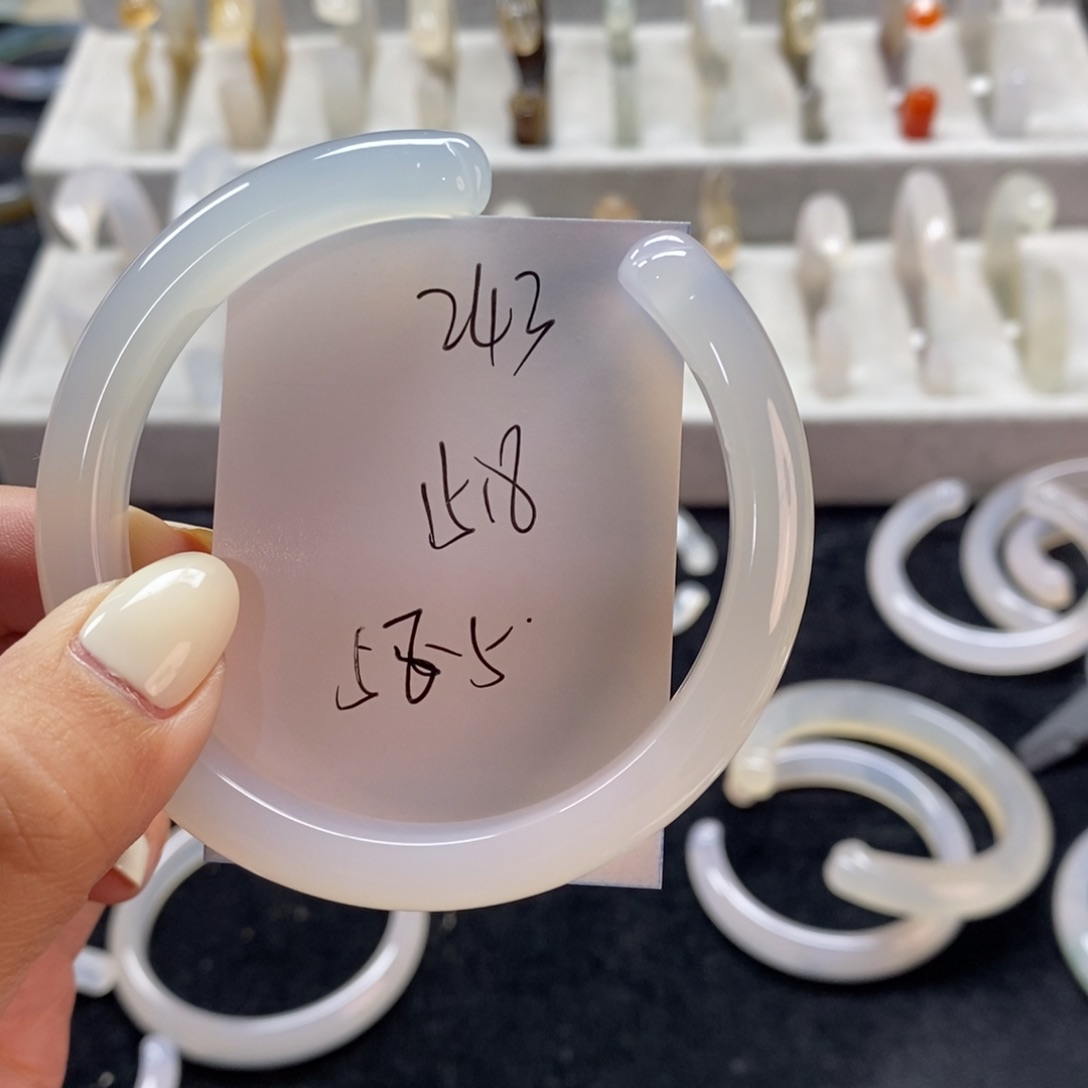 手镯玛瑙/玉髓未镶嵌243