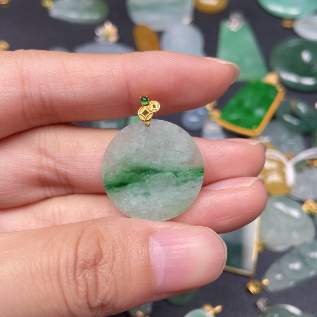 翡翠颈饰18K金镶嵌翡翠