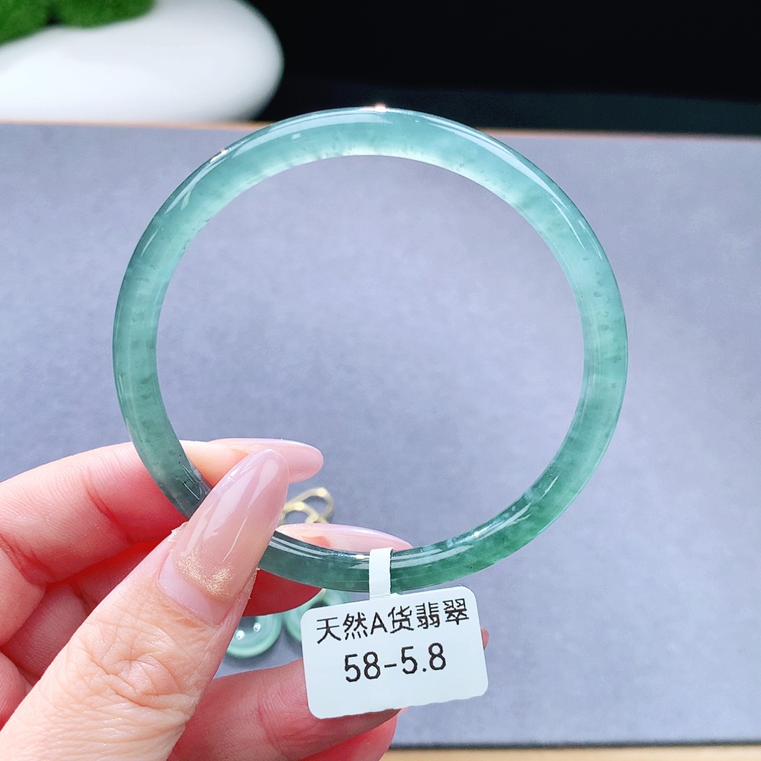 未镶嵌手镯（圆镯）翡翠