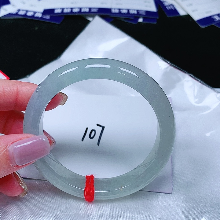 翡翠手镯未镶嵌翡翠手镯未镶嵌