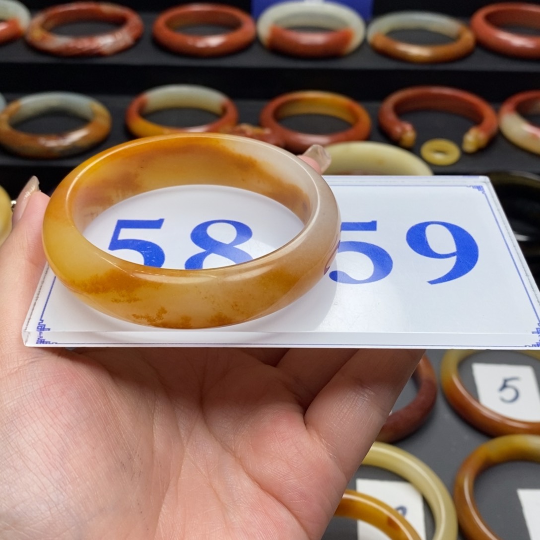 石英质玉（黄龙玉）手镯未镶嵌