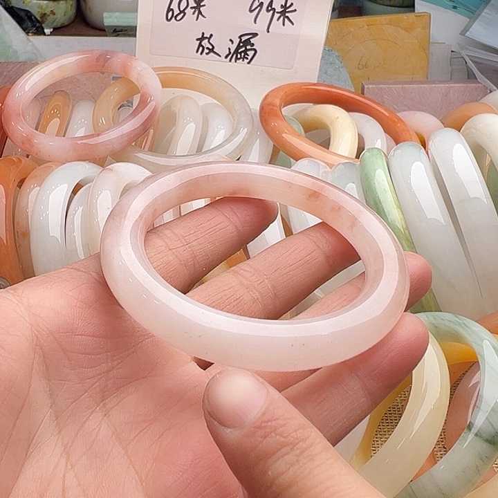 石英质玉手镯未镶嵌