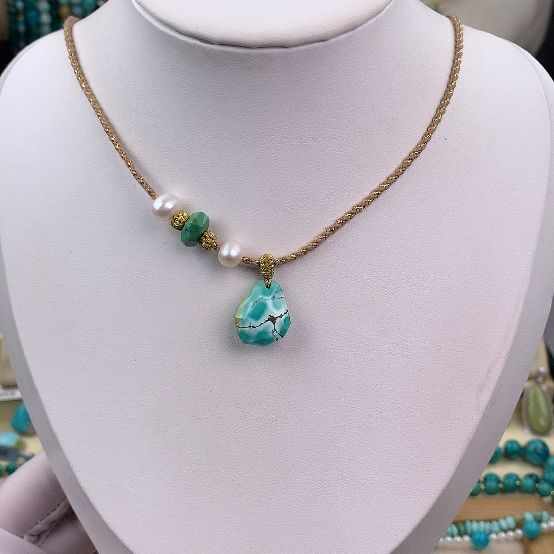 绿松石未镶嵌颈饰