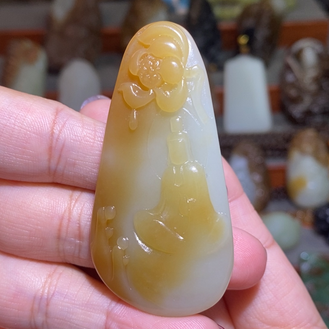 颈饰未镶嵌和田玉（糖玉）花开见佛