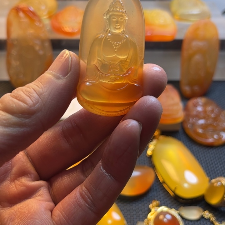 石英质玉颈饰未镶嵌出****生