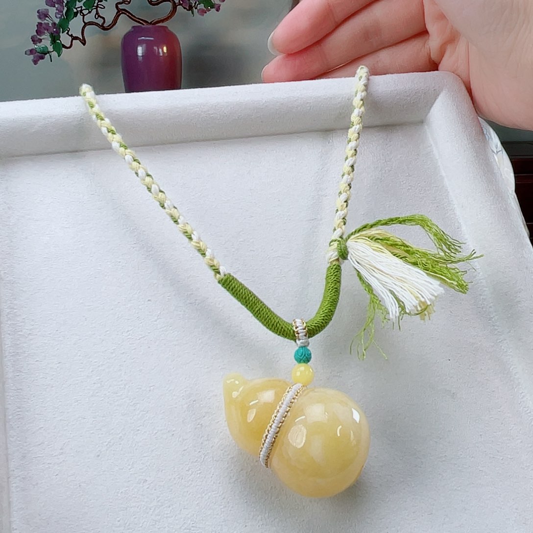 未镶嵌蜜蜡颈饰蜜蜡