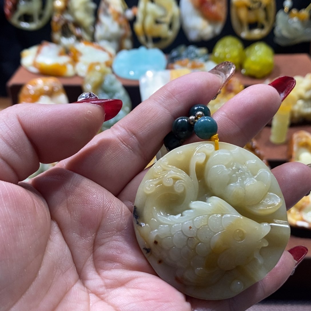 蛇纹石玉颈饰未镶嵌