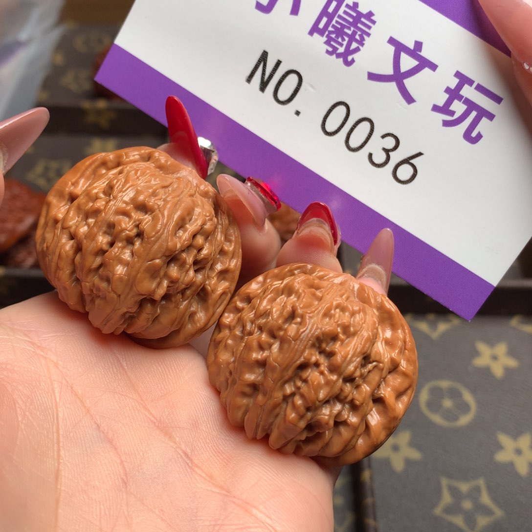 文玩核桃把件37.5汉高楼