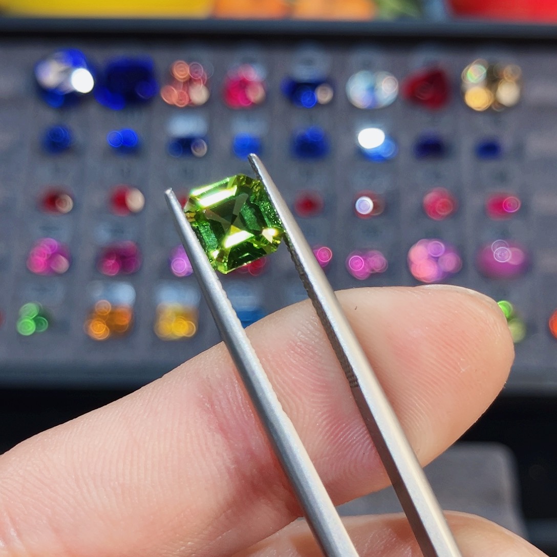 橄榄石裸石未镶嵌1.72克拉