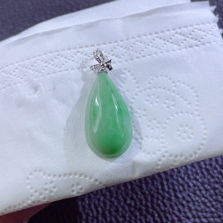 翡翠颈饰18K金镶嵌翡翠