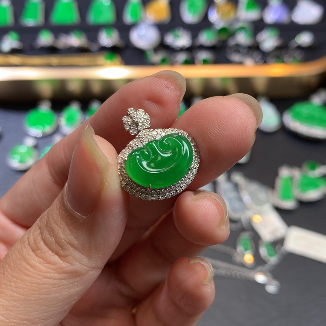 翡翠吊坠(不含链)18K金镶嵌