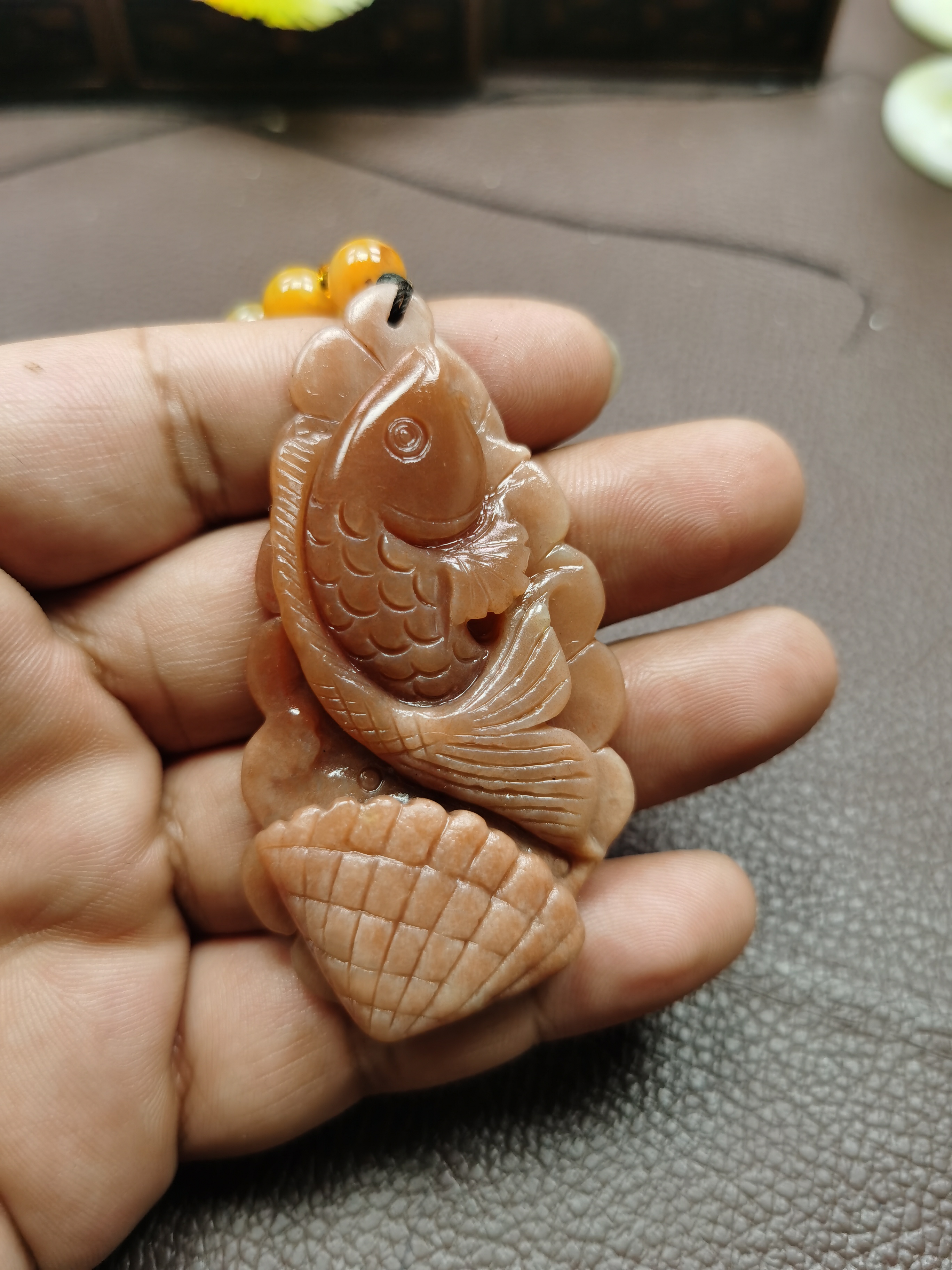 天然岫玉辽阳红鱼挂件