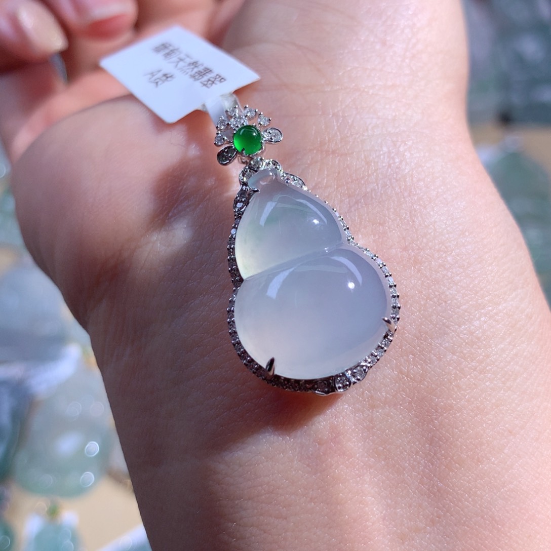 翡翠颈饰18K金镶嵌葫芦