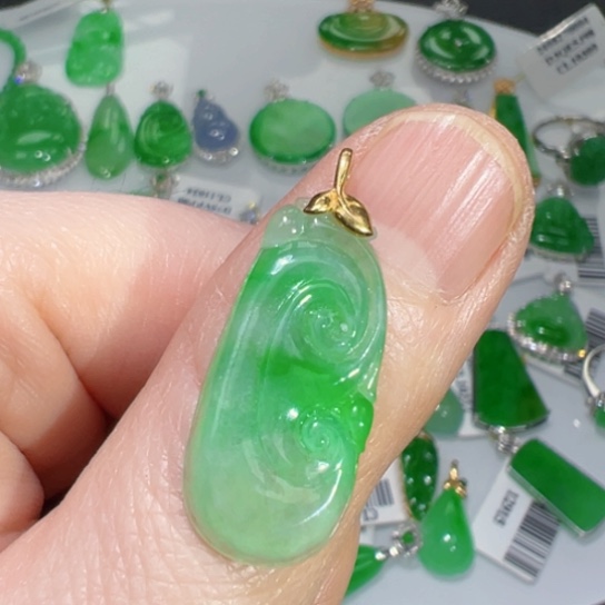 颈饰18K金镶嵌翡翠