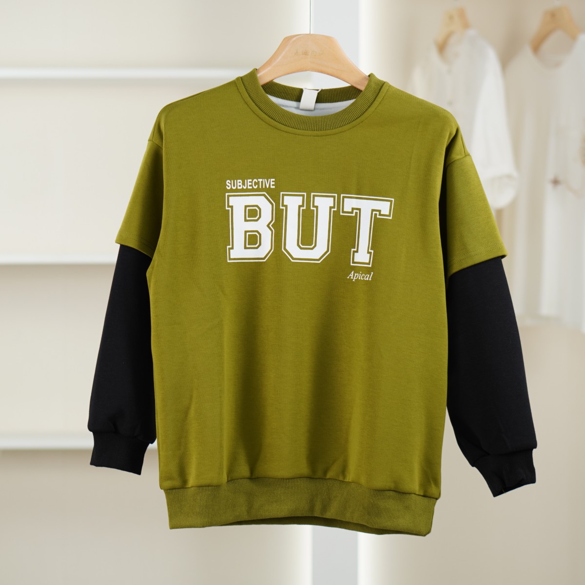 麦迪尚品 一路童行 3120876 春秋时尚儿童拼接袖套头卫衣童装