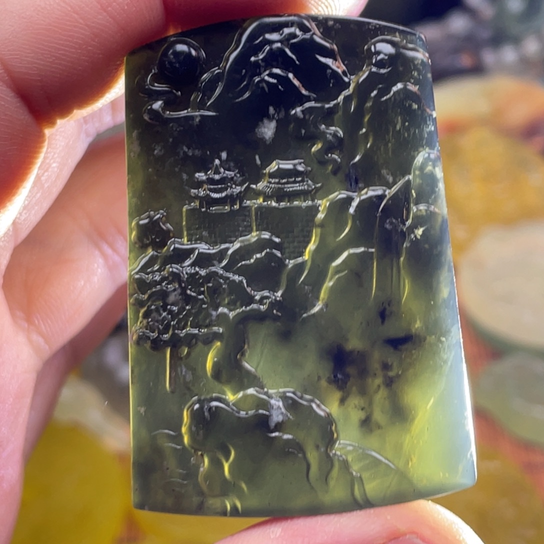 蛇纹石玉未镶嵌颈饰