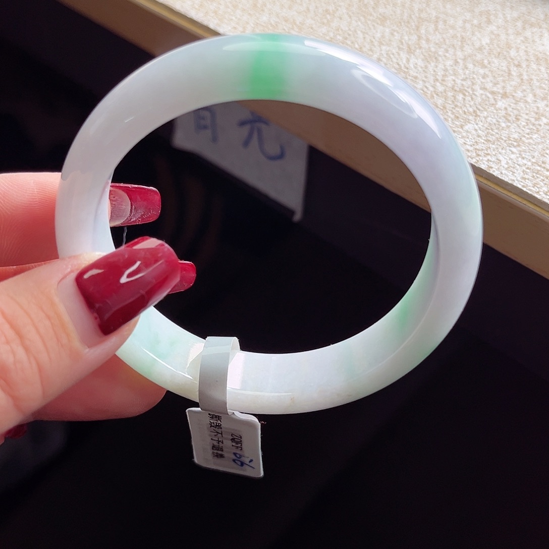 翡翠手镯未镶嵌手镯