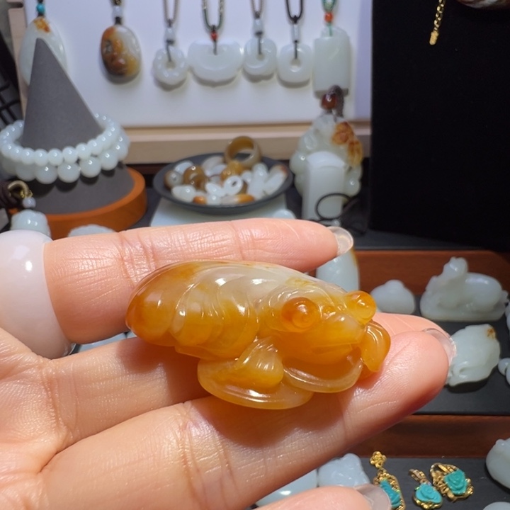 家***妮和田玉未镶嵌颈饰