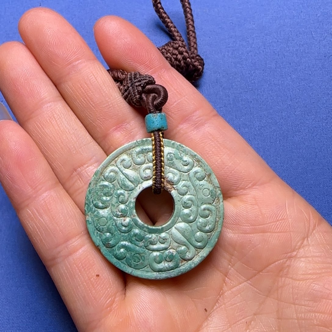 绿松石未镶嵌颈饰玉璧