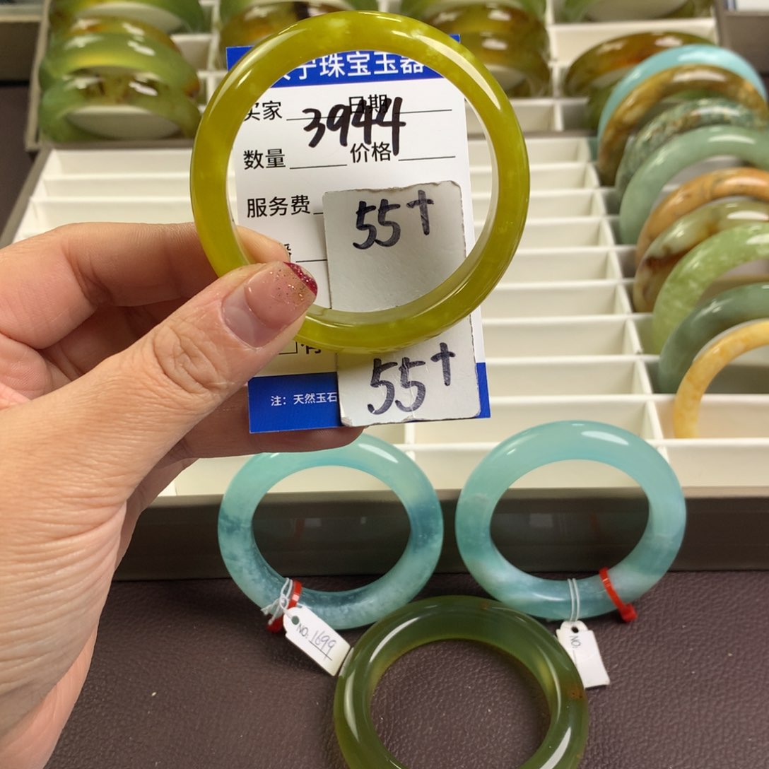 蛇纹石玉手镯未镶嵌3944