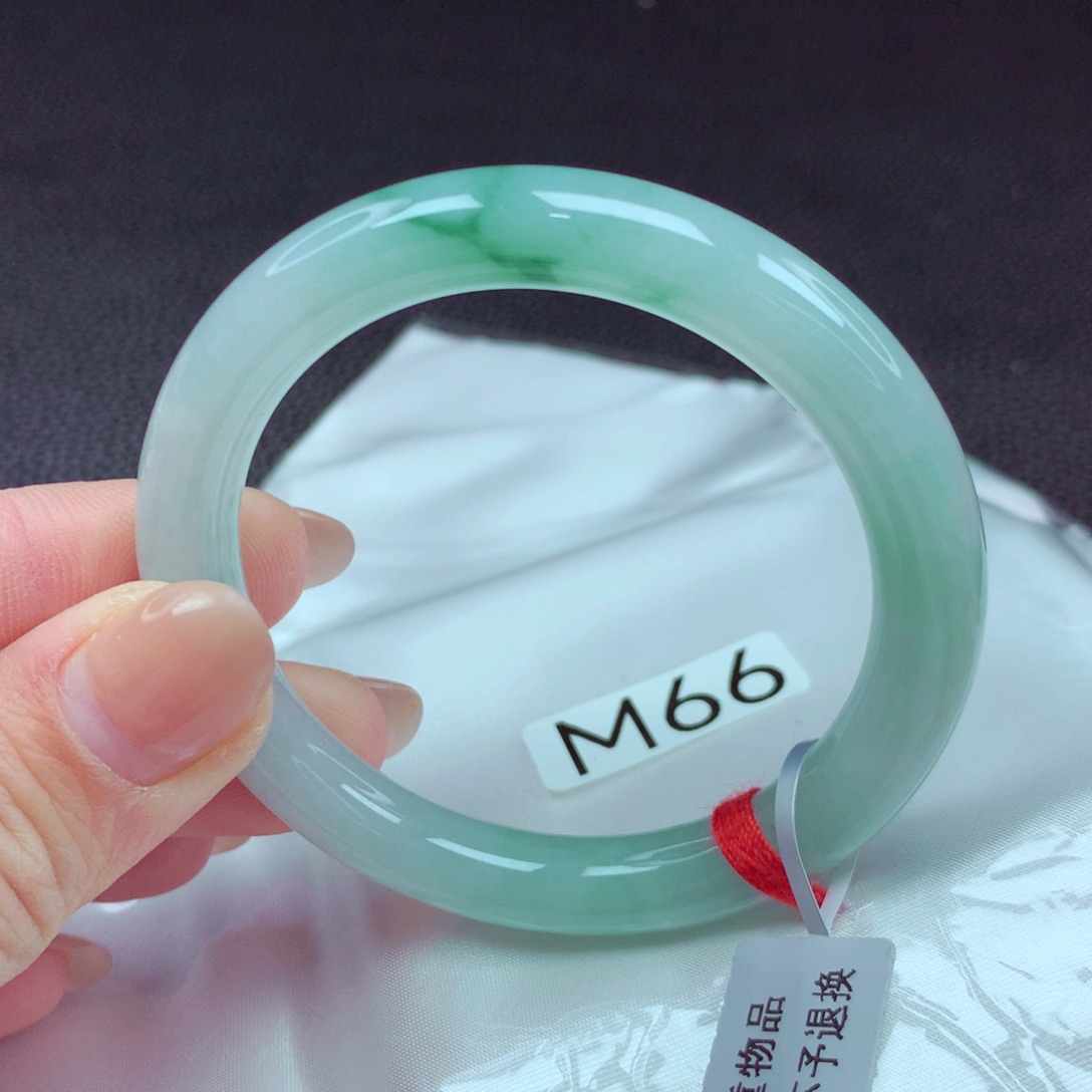 翡翠手镯未镶嵌手镯88