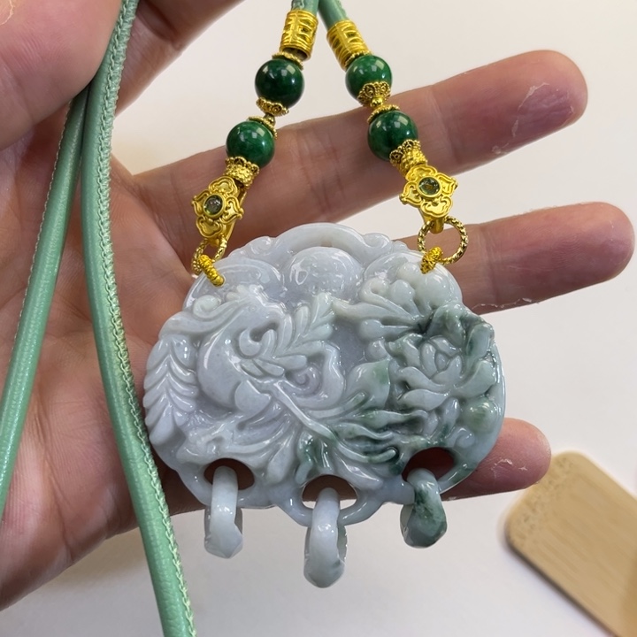 翡翠吊坠(赠链)未镶嵌代编织